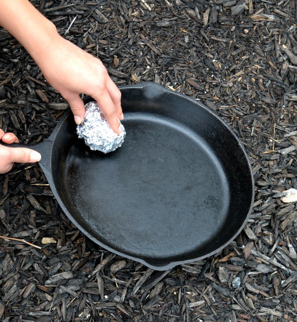 Clean cast-iron pots