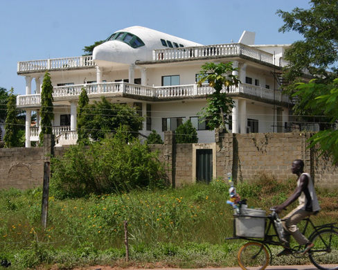 Abuja Airplane House