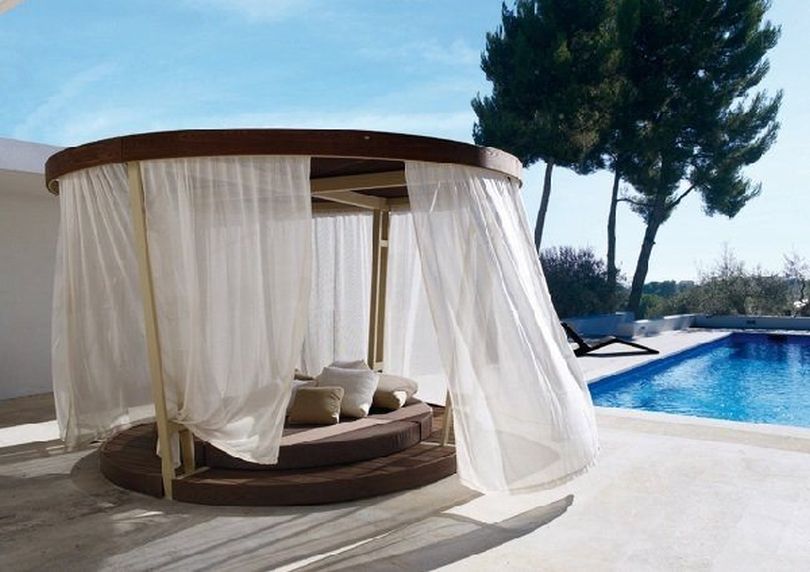 Outdoor Canopy Bed