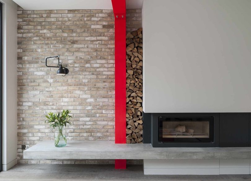 Fireplace with pivoting chimney