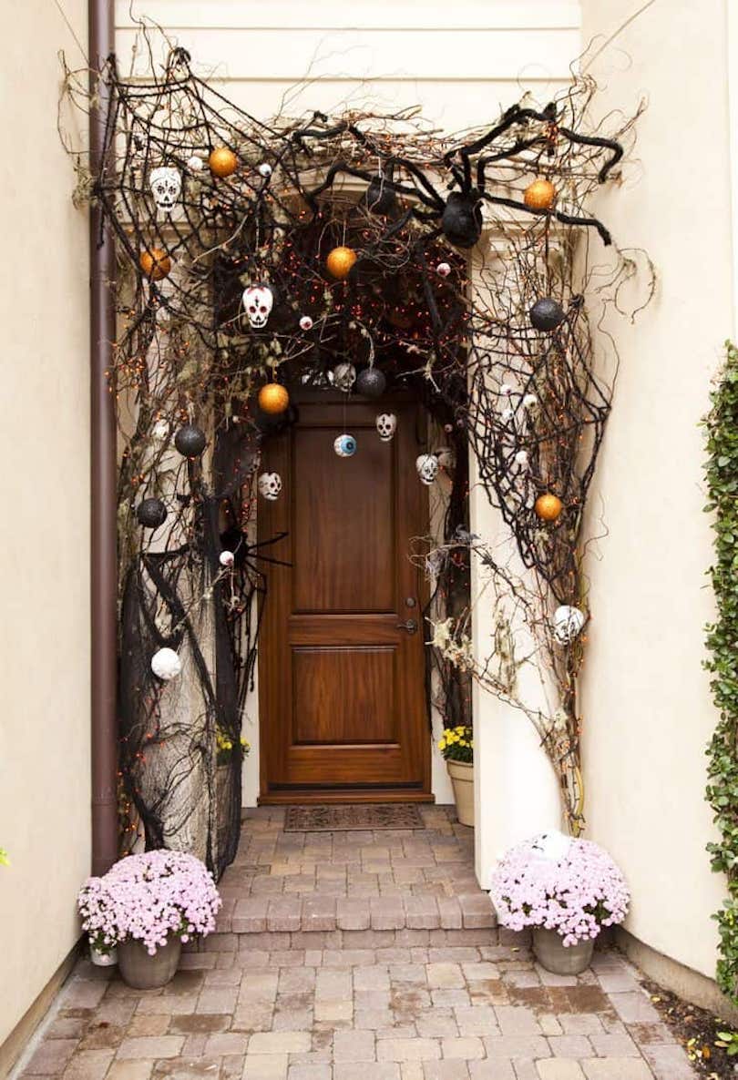 Fall Seasoned Door - Awesome Halloween Front Door Decorations