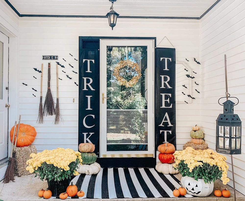 15 Frightfully Awesome Halloween Front Door Decorations