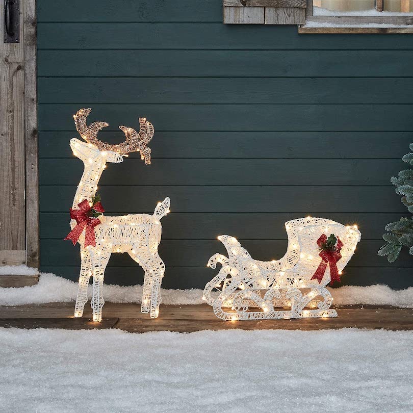 10 Outdoor Christmas Decorations To Make Your Home the Merriest