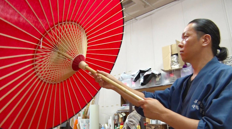 Japanese Craftsman Makes ‘Wagasa’ Umbrellas