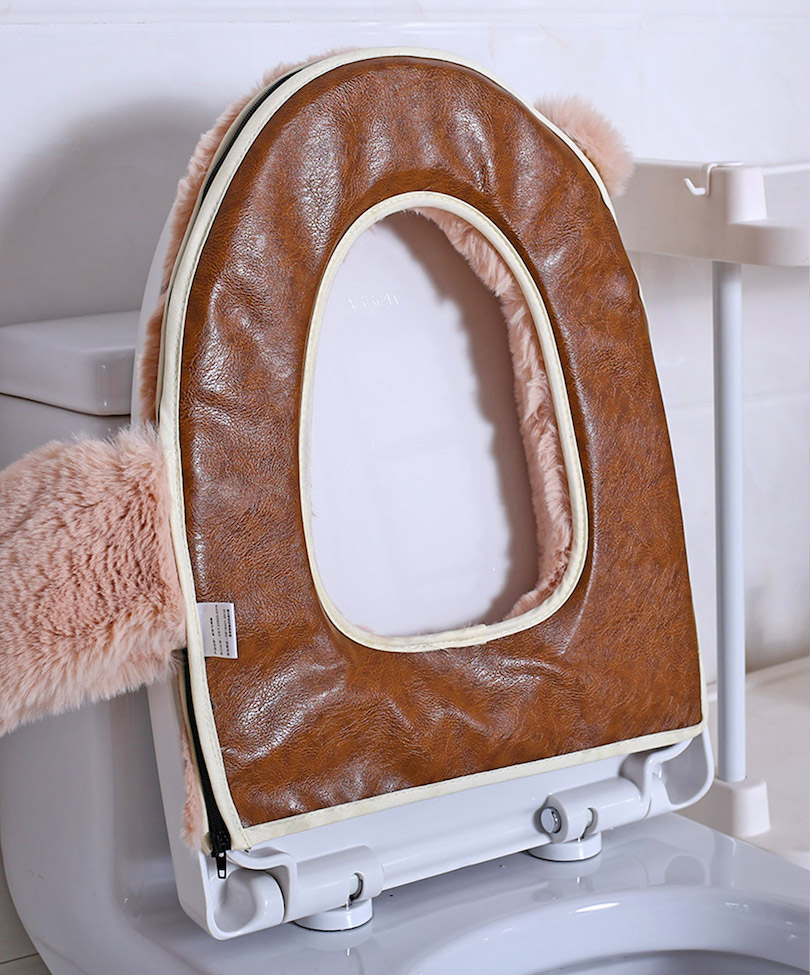 this-fluffy-toilet-seat-cover-comes-equipped-with-its-own-phone-pocket