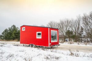 Red Mobi 05 DAISY Tiny House Takes All the Comfort On-the-Go
