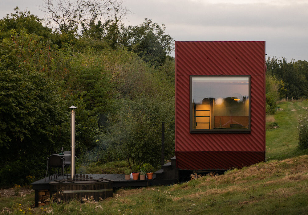 Bide Cabin in Dorset Employs Sustainable Architectural Techniques