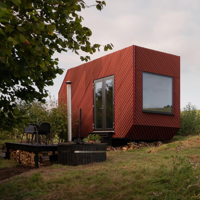 Bide Cabin in Dorset Employs Sustainable Architectural Techniques