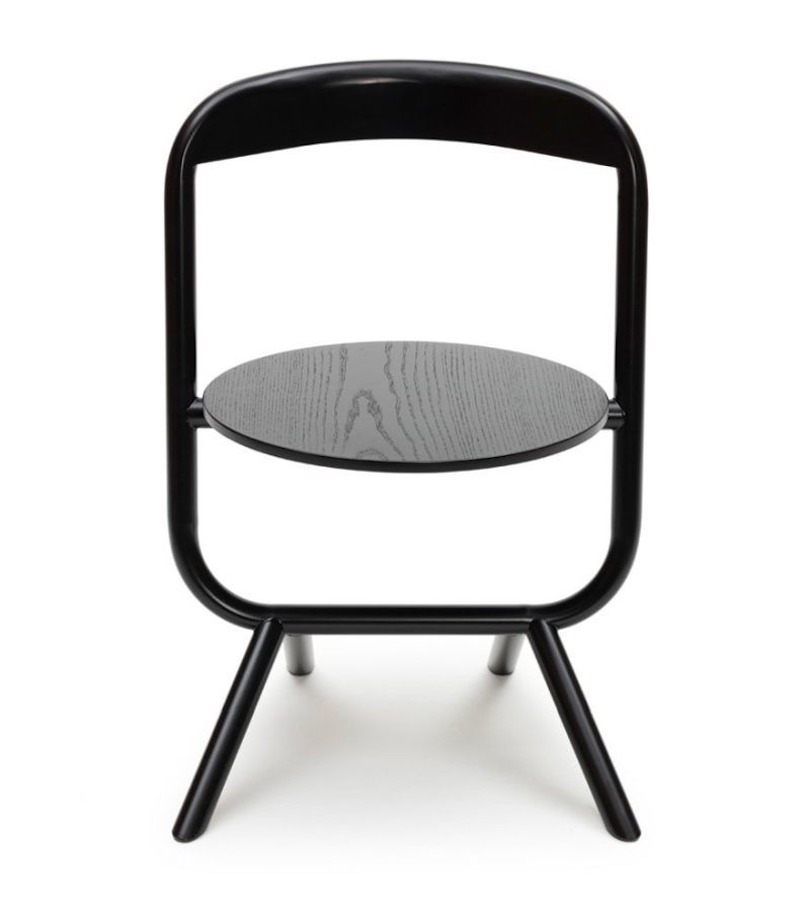 Null Chair Self-Stands Without Support Even When Folded