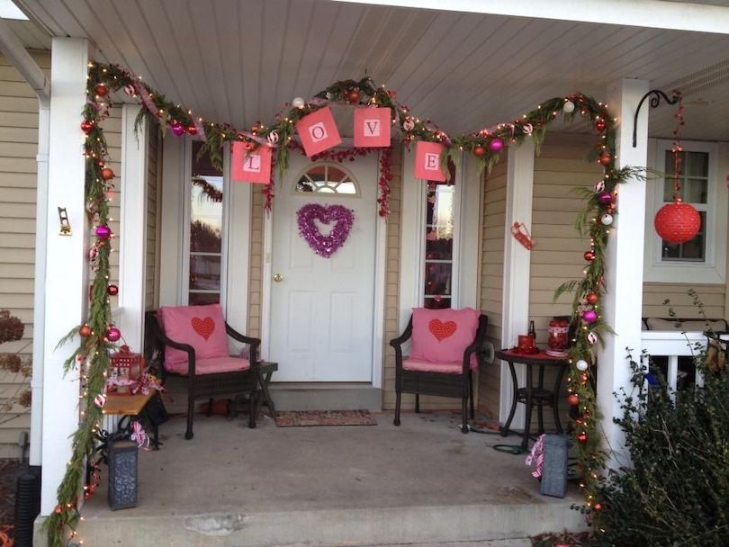 Valentine’s Day Decor on Front Porch