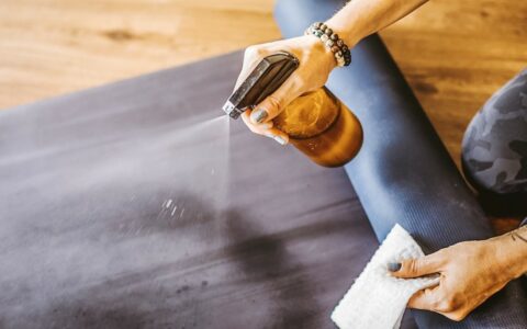 how to clean lululemon yoga mat
