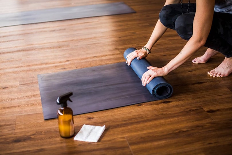 how to clean lululemon yoga mat