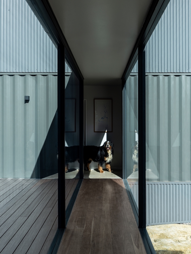 Colo Crossings Shipping Container House by Benn and Penna Architects