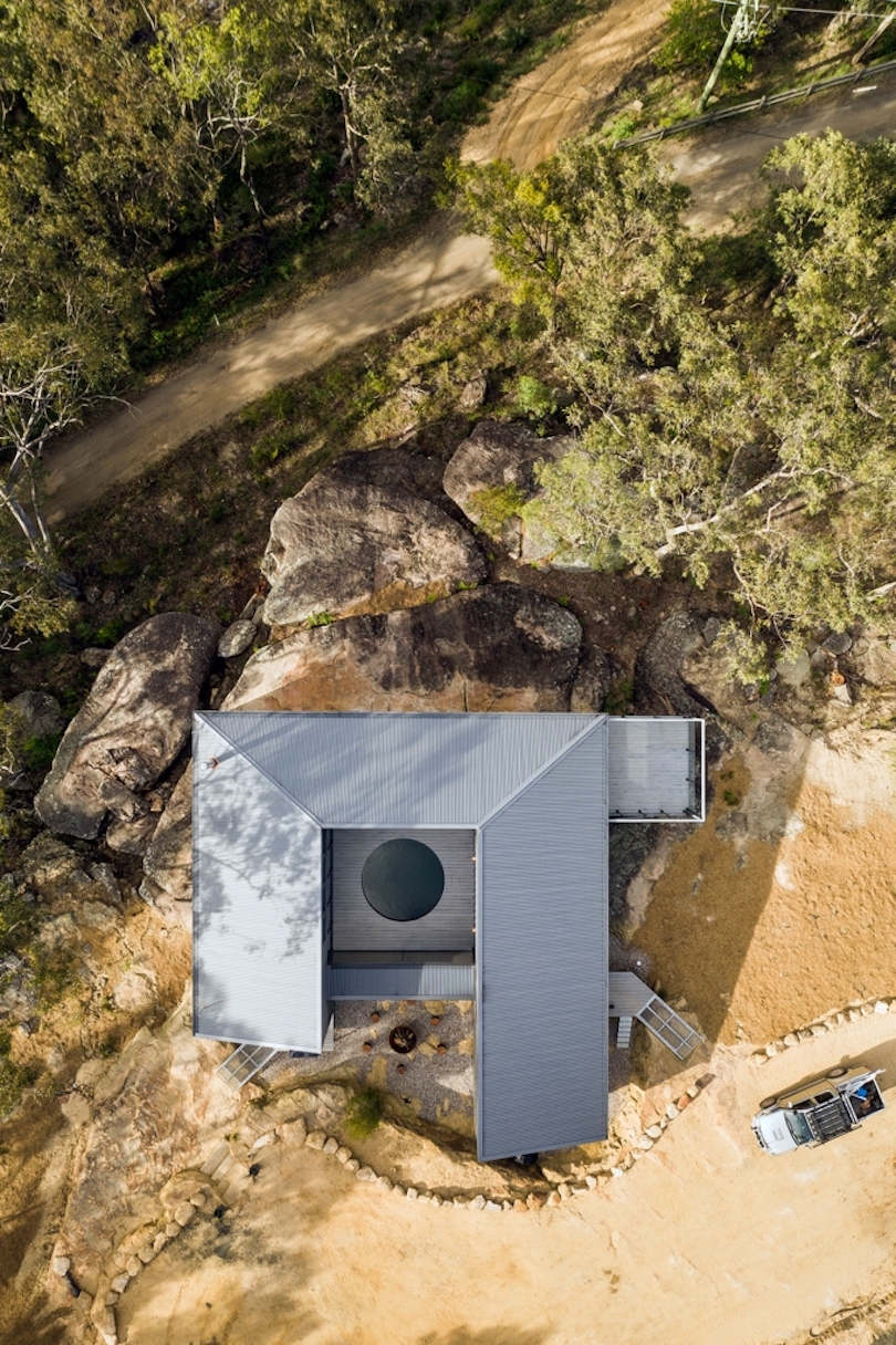 Colo Crossings Shipping Container House by Benn and Penna Architects