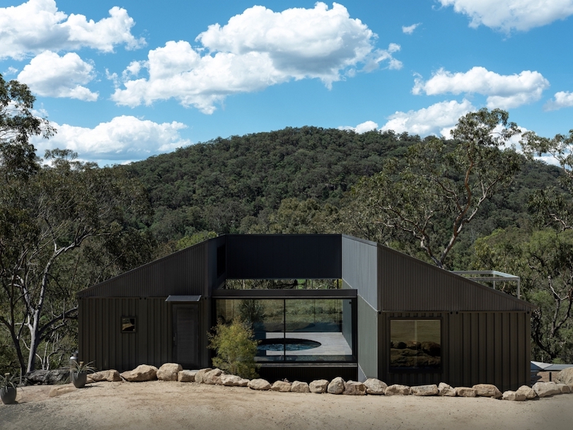 Colo Crossings Shipping Container House by Benn and Penna Architects