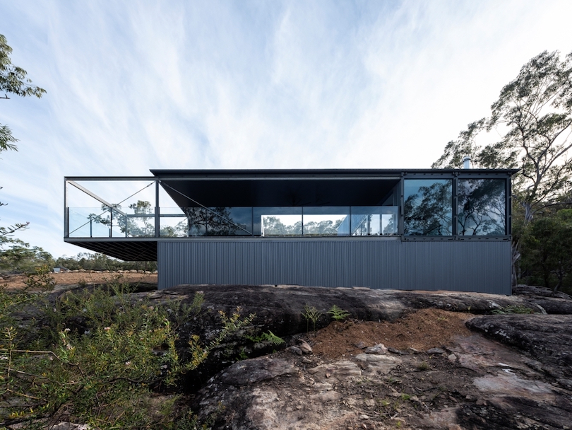 Colo Crossings Shipping Container House by Benn and Penna Architects