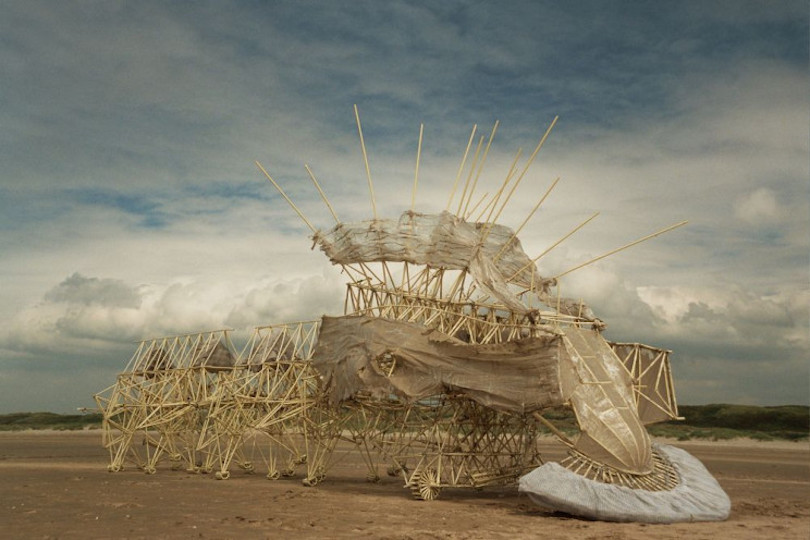 Powered by Wind, Theo Jansen’s Strandbeest Skeletons Can Fly Now