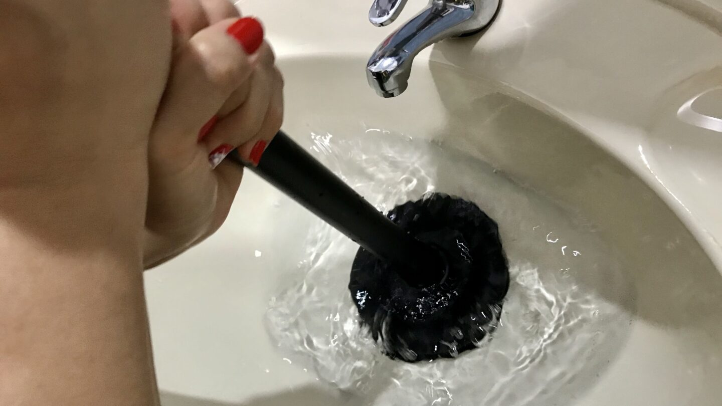 how to unclog a kitchen sink with standing water - Pep Up Home