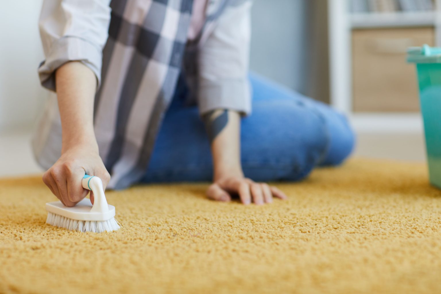 How to clean carpet with baking soda