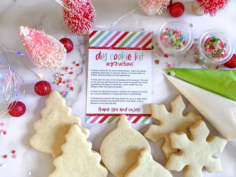 Holiday cookie decorating kit