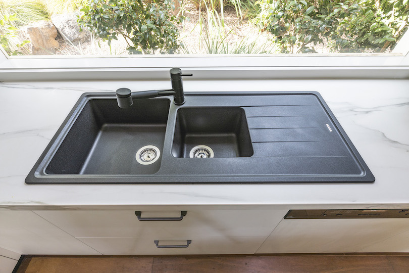 how to clean a white quartz sink