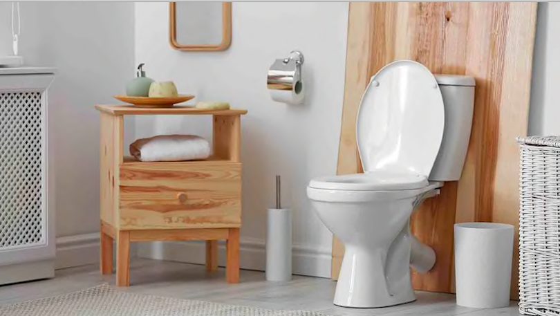 how to unclog a toilet with hot water
