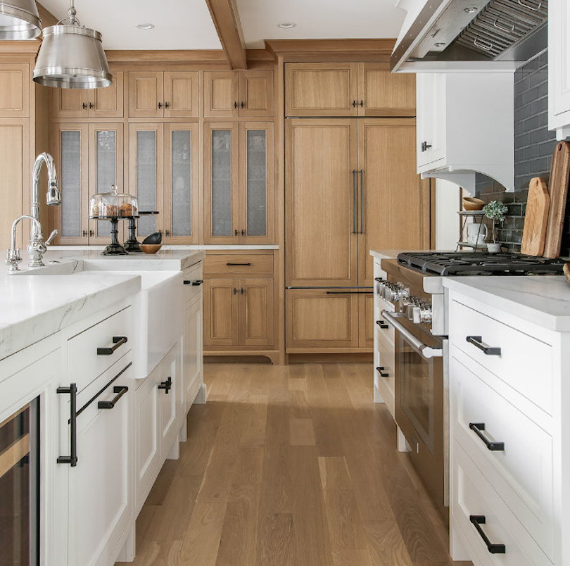 White Oak Kitchen For Classic & Versatile Cooking Space